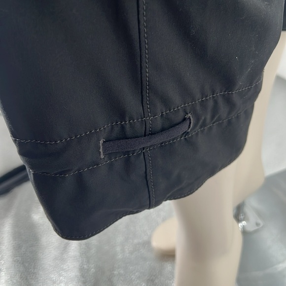 Athleta cropped cargo pants. No size tag go off measurements. - Picture 4 of 8